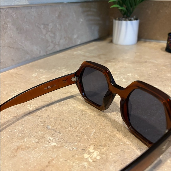 Hexagonal Brown Sunglasses - Picture 3 of 3